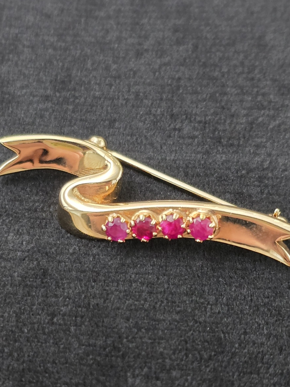 Signed Avon Ribbon Brooch Pink Spinel 1983